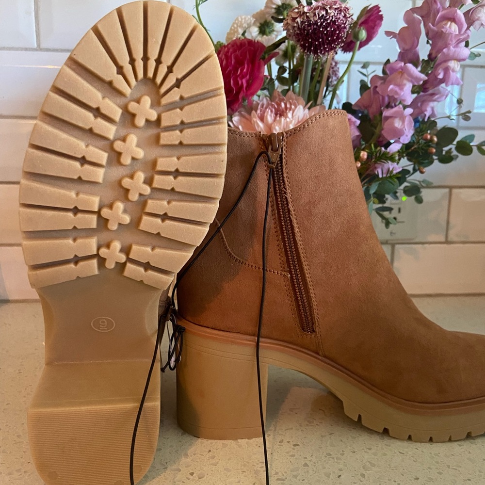 Universal Thread Heeled Combat Boot - Picture 3 of 4